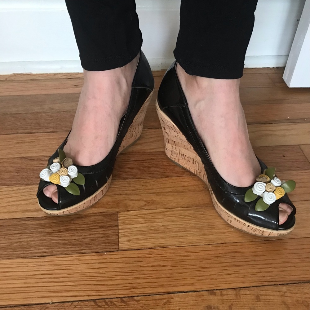 Sacha Too Black Patent Gally Peep Toe Wedge size 8